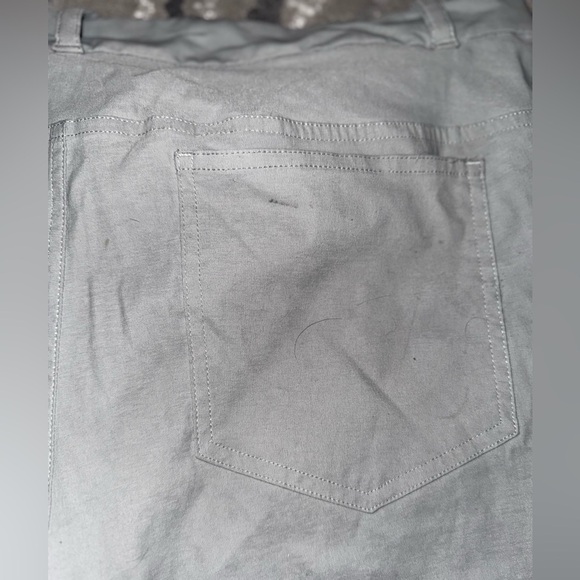 Grey Oakley men’s shorts regular fit size 34 - Picture 12 of 15